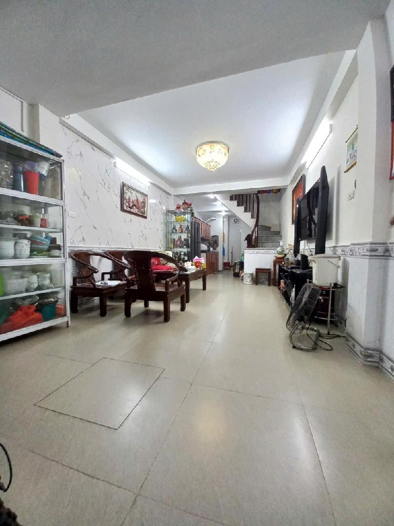 Bán nhà Giáp Bát - diện tích 35.5m2 3 tầng - gần chợ, trường tiện ích bạt ngàn - giá 2,9 tỷ