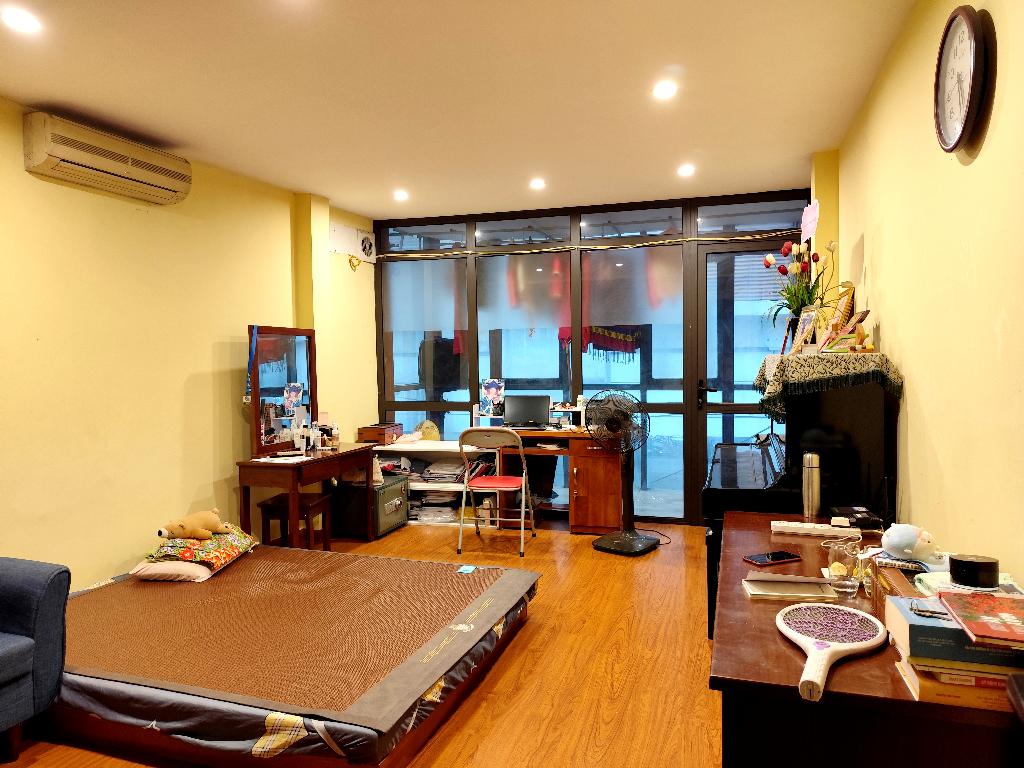 Bán nhà Hoàng Cầu - diện tích 52m2 4 tầng - Mặt phố kinh doanh đỉnh - giá 13 tỷ