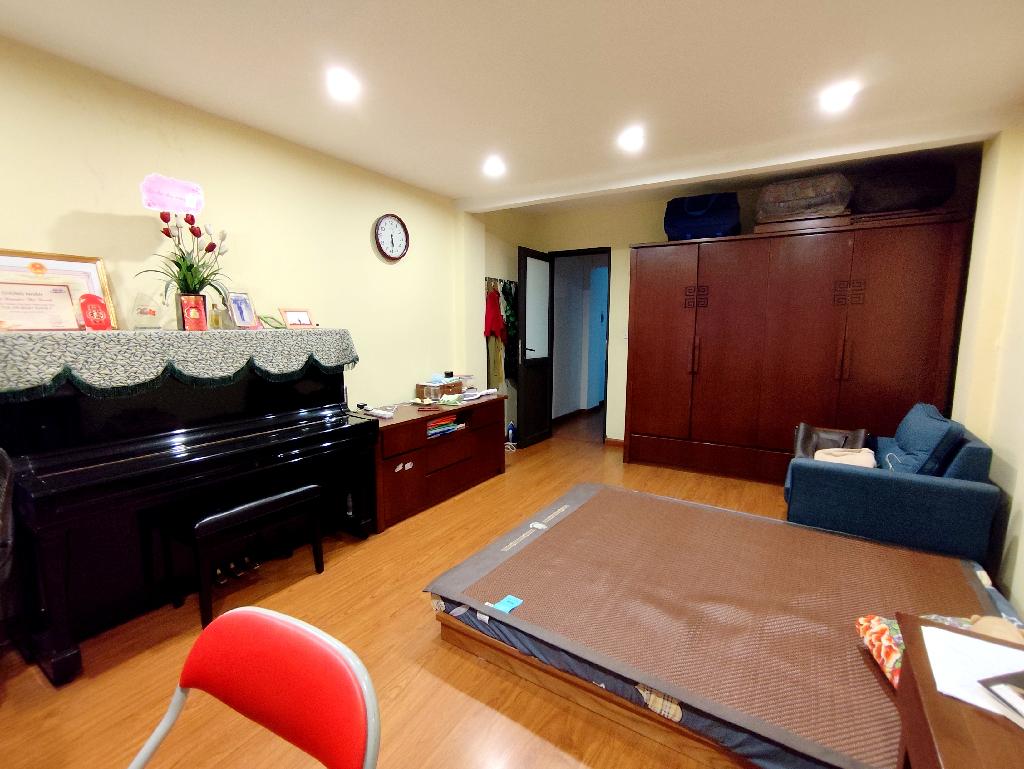 Bán nhà Hoàng Cầu - diện tích 52m2 4 tầng - Mặt phố kinh doanh đỉnh - giá 13 tỷ