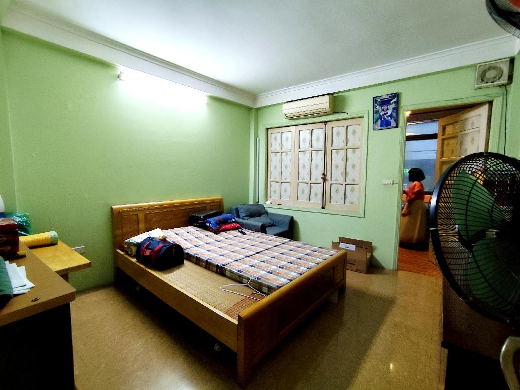 Bán nhà Hoàng Cầu - diện tích 52m2 4 tầng - Mặt phố kinh doanh đỉnh - giá 13 tỷ