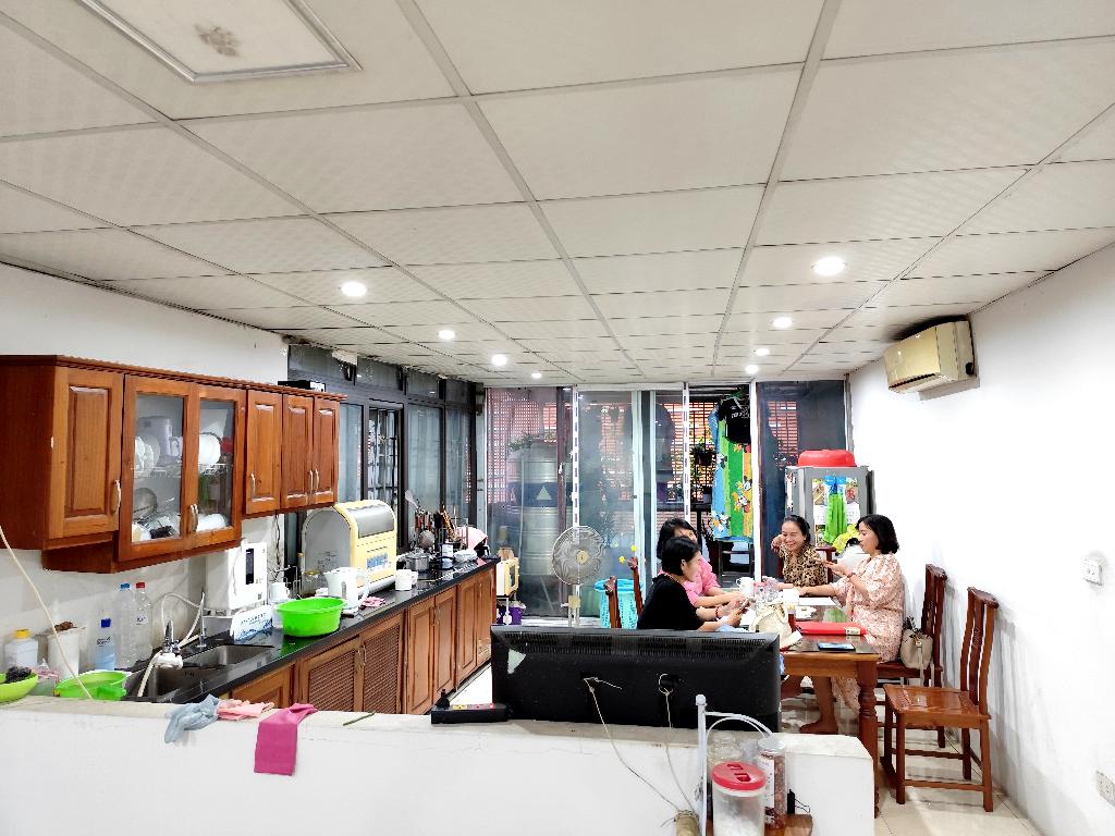 Bán nhà Hoàng Cầu - diện tích 52m2 4 tầng - Mặt phố kinh doanh đỉnh - giá 13 tỷ