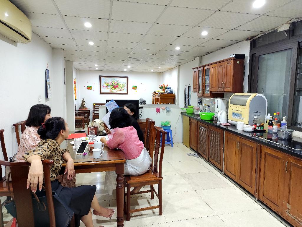 Bán nhà Hoàng Cầu - diện tích 52m2 4 tầng - Mặt phố kinh doanh đỉnh - giá 13 tỷ