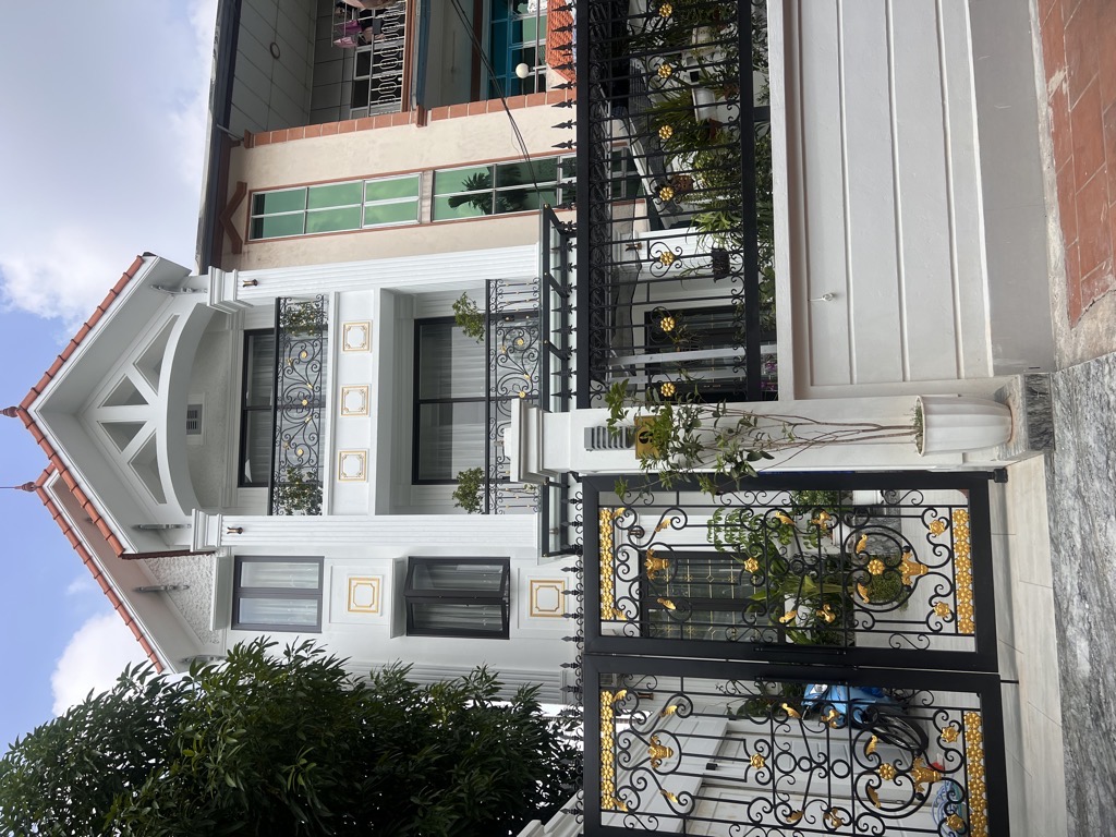 Bán nhà trong ngõ Ngô Gia Tự 124m2 x 3 tầng – Giá 18,5 tỷ – Thiết kế đẹp, Full nội thất, Gần đường ôtô tránh