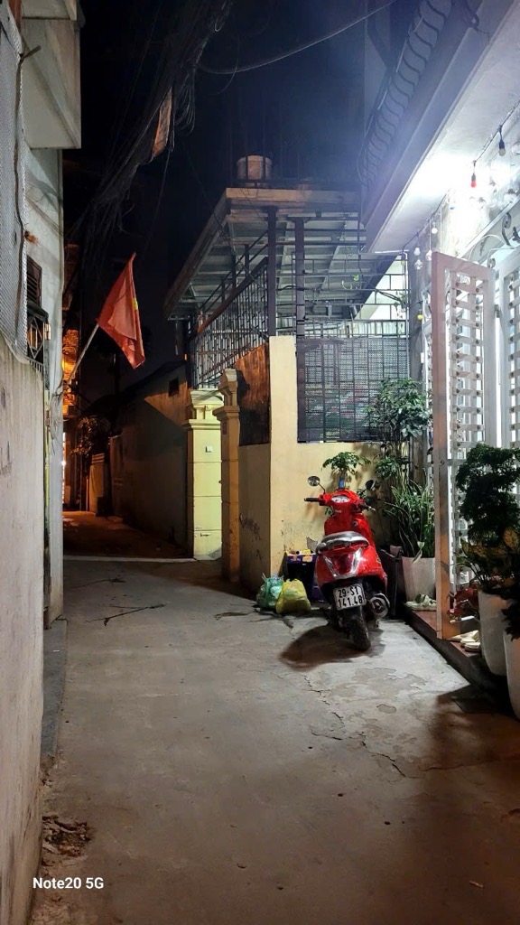 Bán nhà Lĩnh Nam - diện tích 77m2 3 tầng - Ngõ lý thuyết ô tô qua nhà - giá 17 tỷ