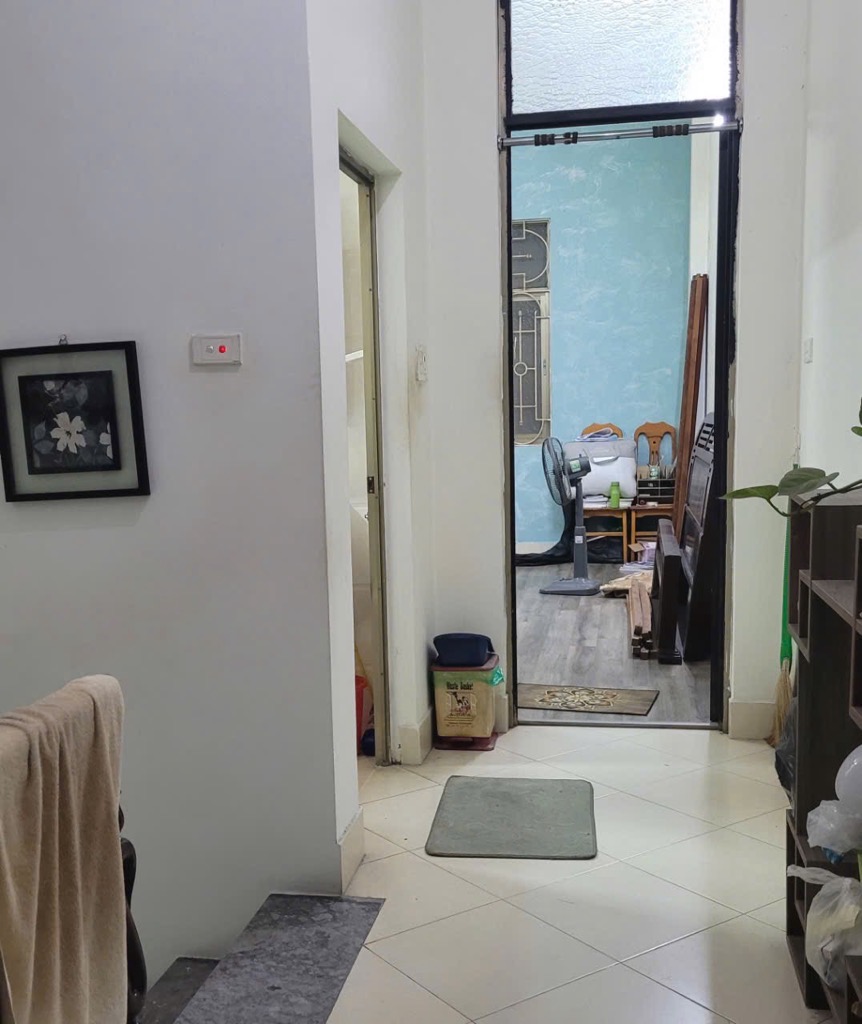 Bán nhà Lĩnh Nam - diện tích 77m2 3 tầng - Ngõ lý thuyết ô tô qua nhà - giá 17 tỷ