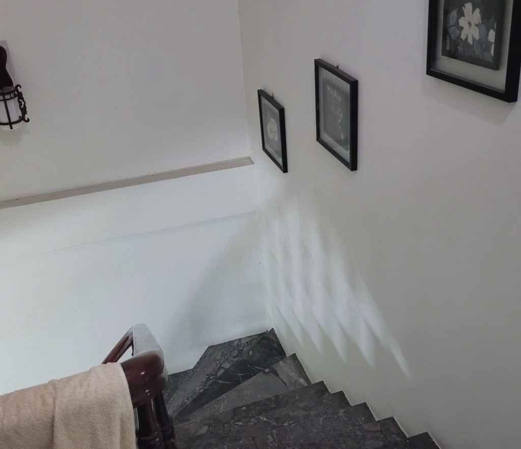 Bán nhà Lĩnh Nam - diện tích 77m2 3 tầng - Ngõ lý thuyết ô tô qua nhà - giá 17 tỷ