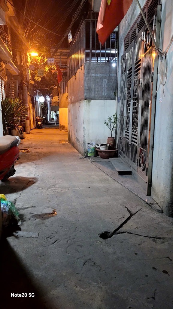 Bán nhà Lĩnh Nam - diện tích 77m2 3 tầng - Ngõ lý thuyết ô tô qua nhà - giá 17 tỷ