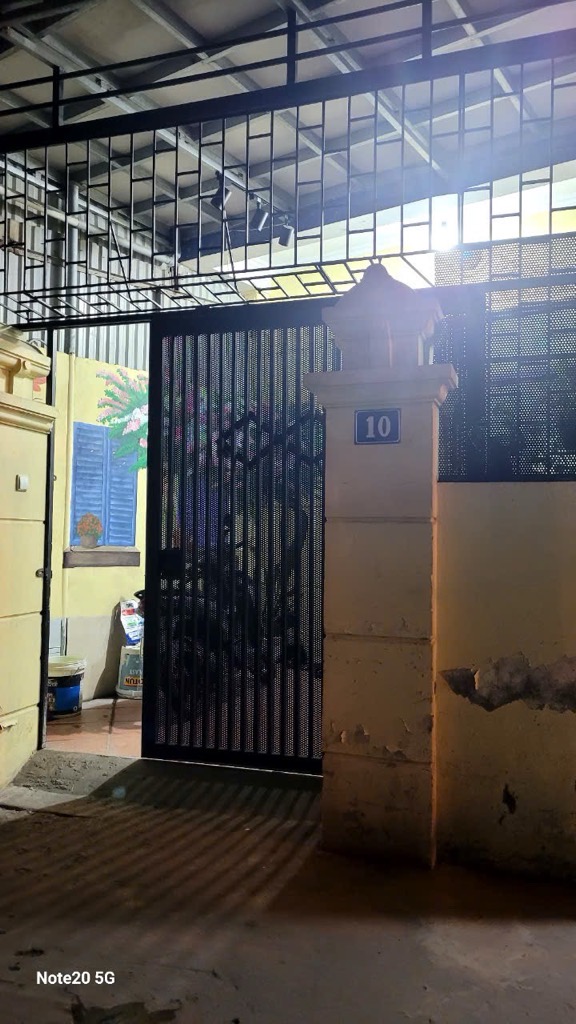 Bán nhà Lĩnh Nam - diện tích 77m2 3 tầng - Ngõ lý thuyết ô tô qua nhà - giá 17 tỷ