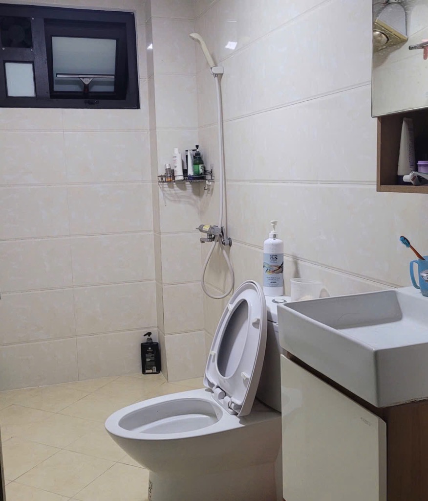 Bán nhà Lĩnh Nam - diện tích 77m2 3 tầng - Ngõ lý thuyết ô tô qua nhà - giá 17 tỷ