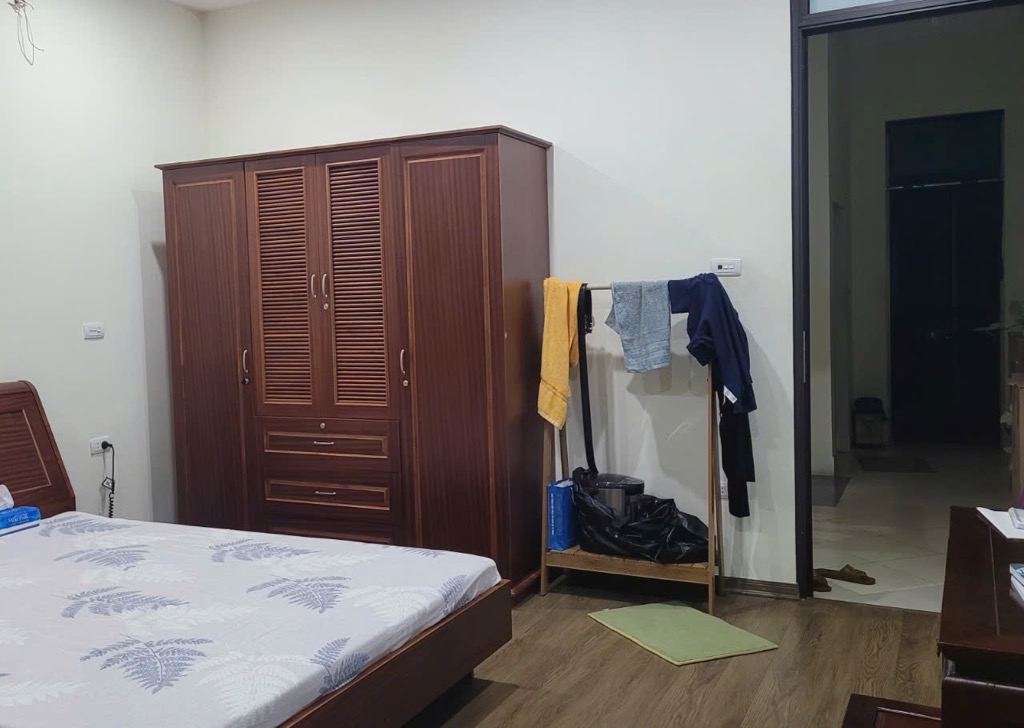 Bán nhà Lĩnh Nam - diện tích 77m2 3 tầng - Ngõ lý thuyết ô tô qua nhà - giá 17 tỷ