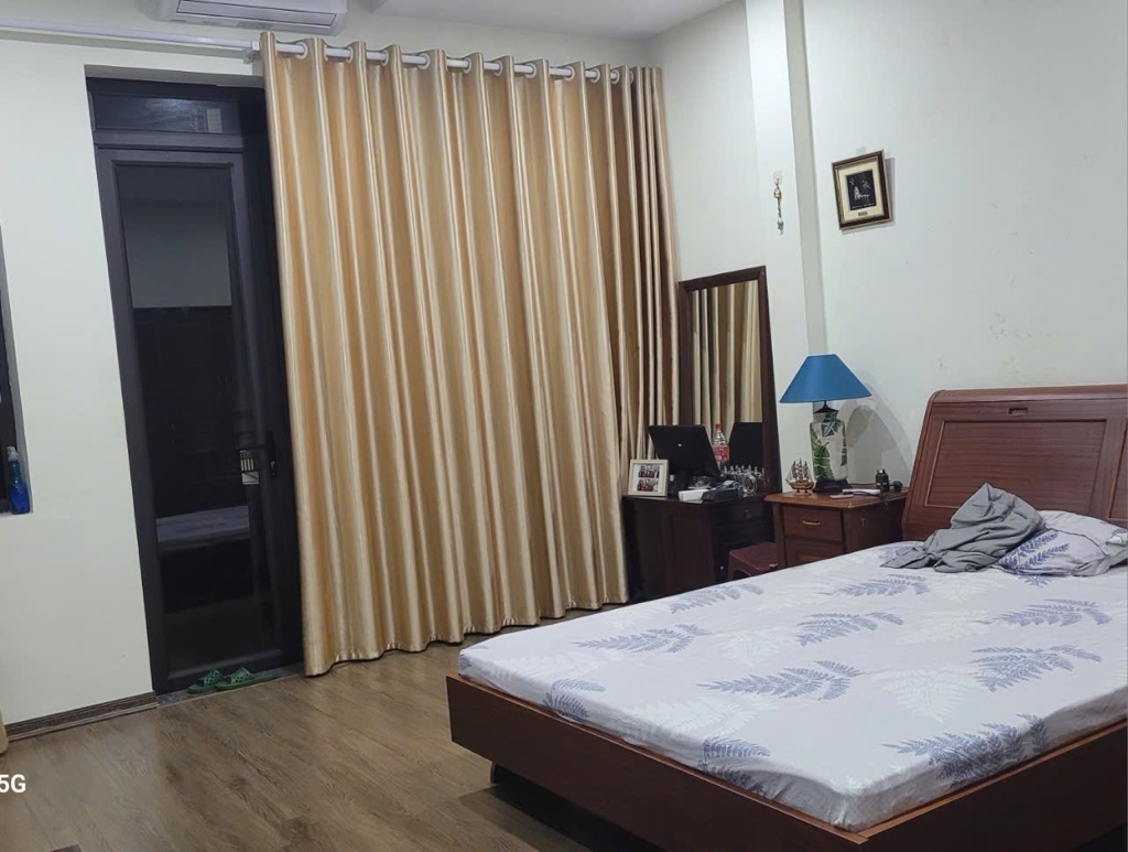 Bán nhà Lĩnh Nam - diện tích 77m2 3 tầng - Ngõ lý thuyết ô tô qua nhà - giá 17 tỷ