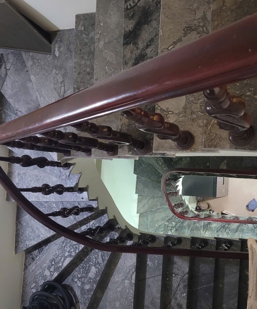 Bán nhà Lĩnh Nam - diện tích 77m2 3 tầng - Ngõ lý thuyết ô tô qua nhà - giá 17 tỷ