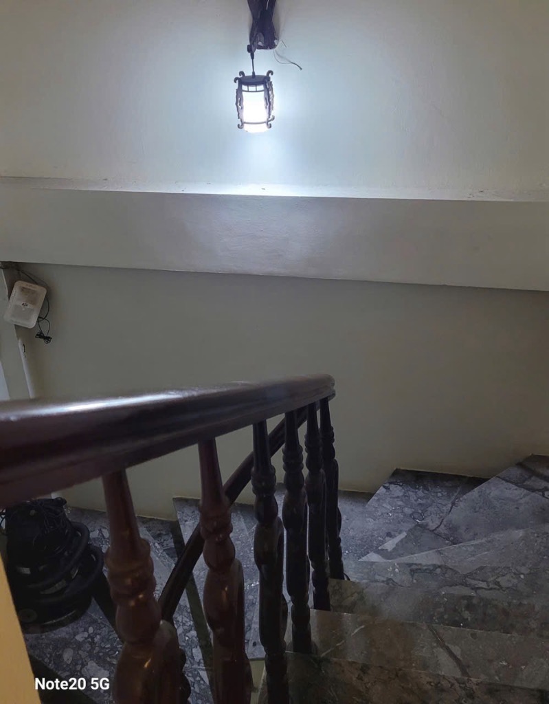 Bán nhà Lĩnh Nam - diện tích 77m2 3 tầng - Ngõ lý thuyết ô tô qua nhà - giá 17 tỷ