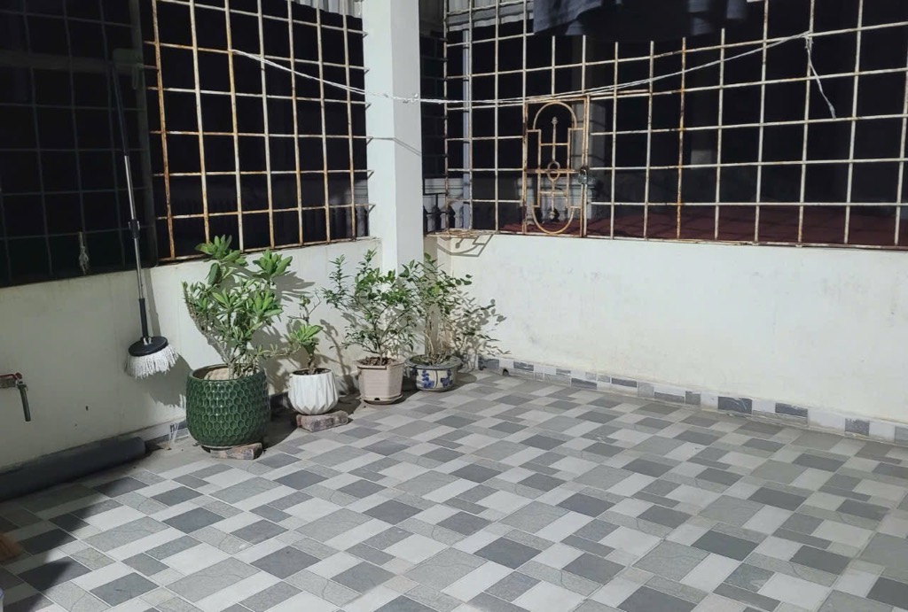 Bán nhà Lĩnh Nam - diện tích 77m2 3 tầng - Ngõ lý thuyết ô tô qua nhà - giá 17 tỷ