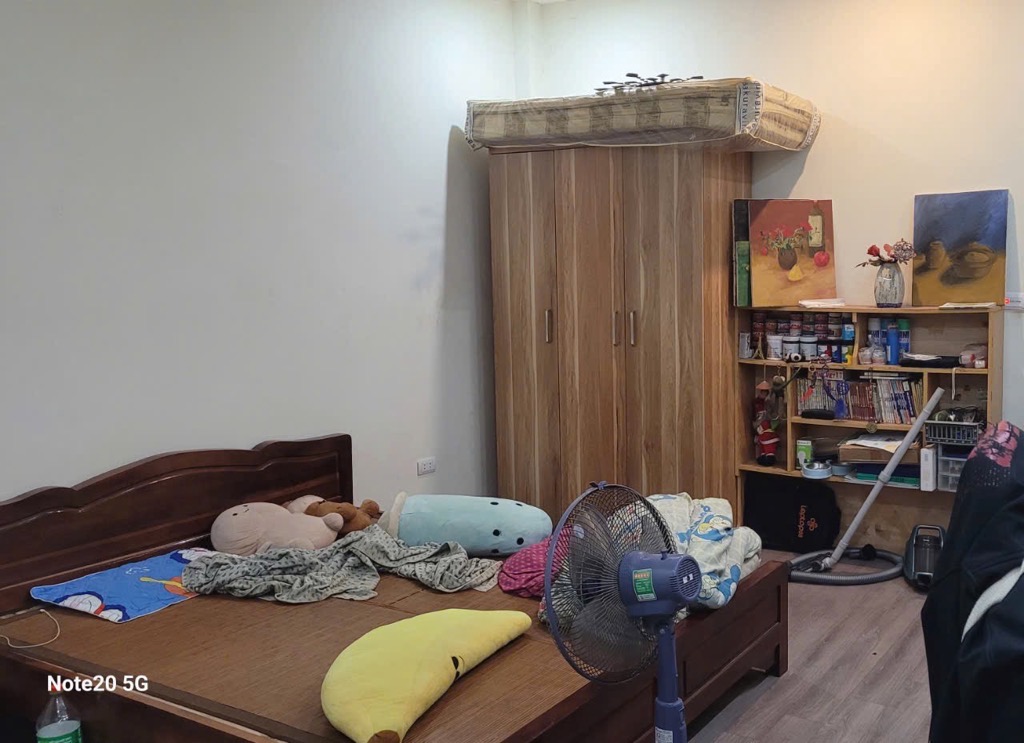 Bán nhà Lĩnh Nam - diện tích 77m2 3 tầng - Ngõ lý thuyết ô tô qua nhà - giá 17 tỷ