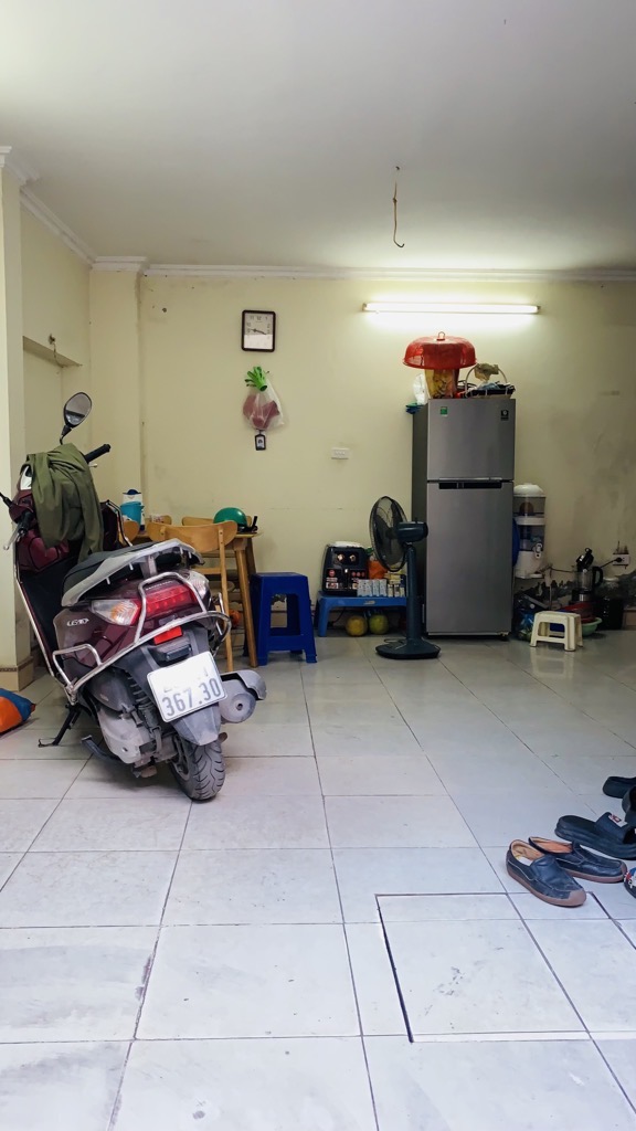 Bán nhà Vũ Tông Phan - diện tích 27,5m2 5 tầng - ngõ ô tô tránh - giá 3,15 tỷ