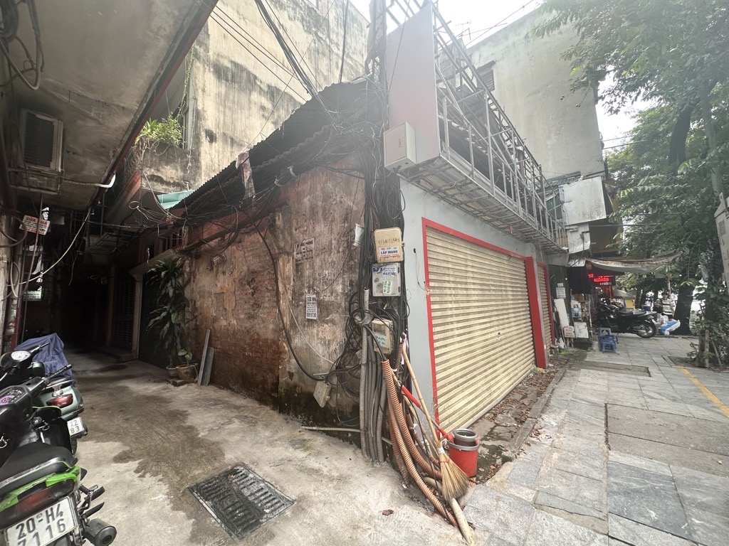 Bán nhà Giải Phóng - diện tích 30m2 1 tầng - Mặt tiền khủng - giá 13 tỷ