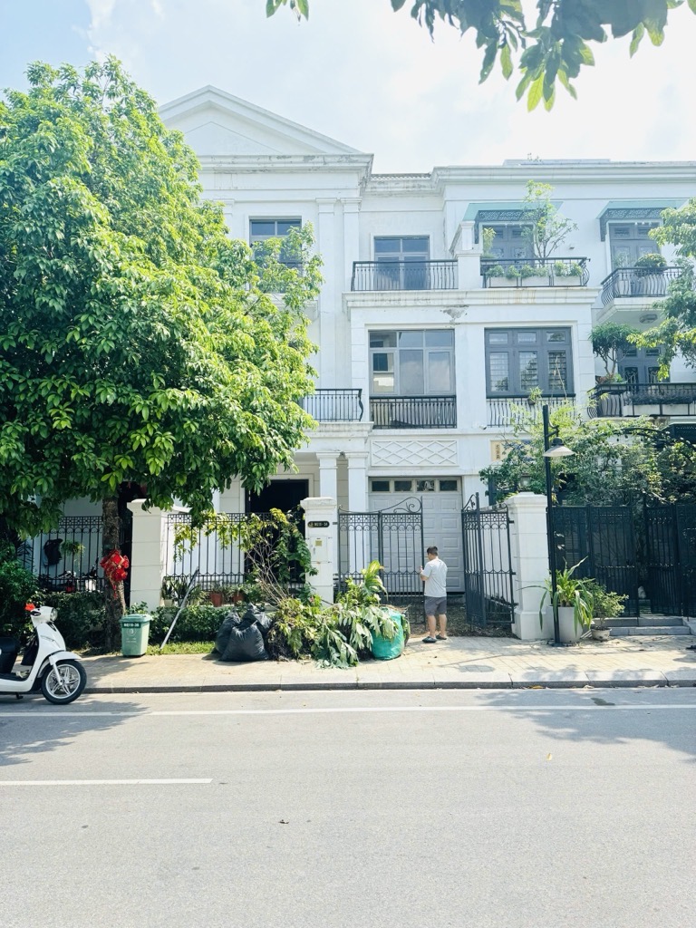 Bán biệt thự Vinhomes Riverside 168.1m2 x 3 tầng, mặt tiền 7m, Giá 56 tỷ