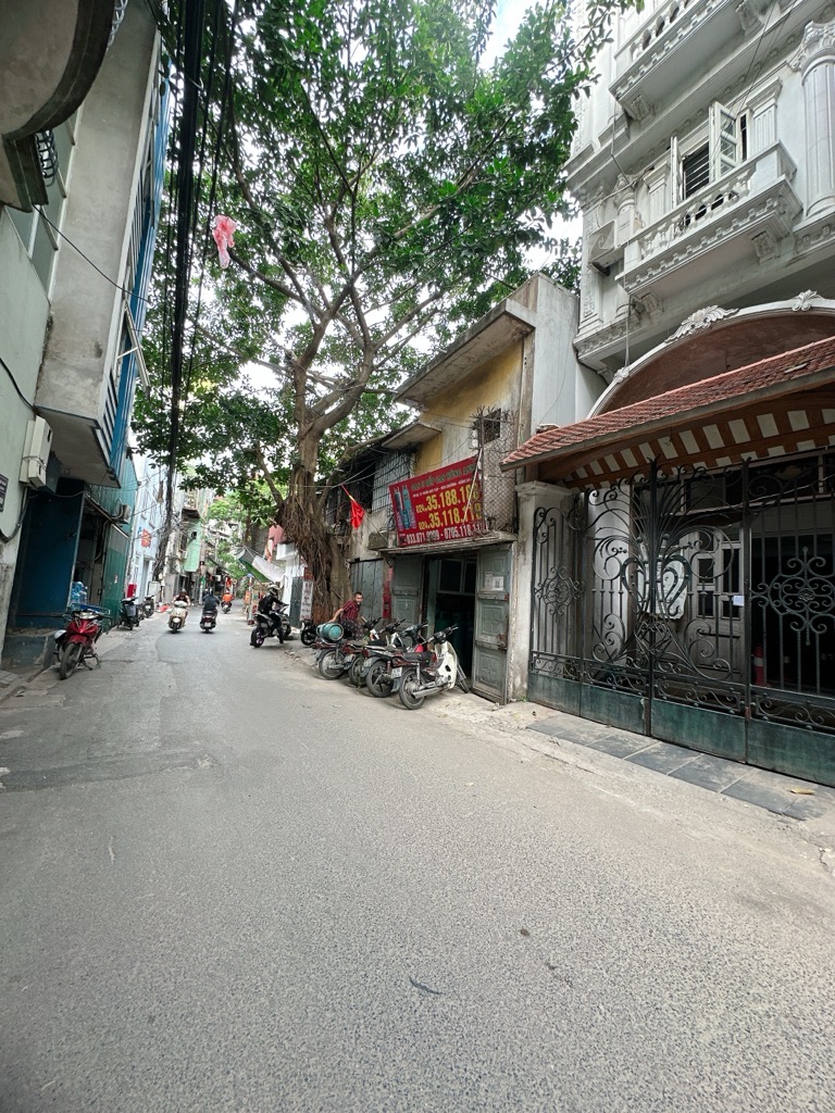 Bán nhà Trần Quý Cáp - diện tích 56m2 3 tầng - Nhà cũ xác định bán đất - giá 16,8 tỷ