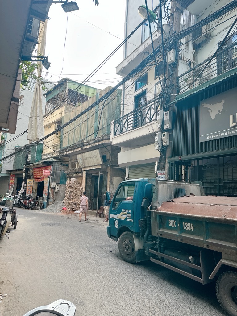 Bán nhà Trần Quý Cáp - diện tích 56m2 3 tầng - Nhà cũ xác định bán đất - giá 16,8 tỷ