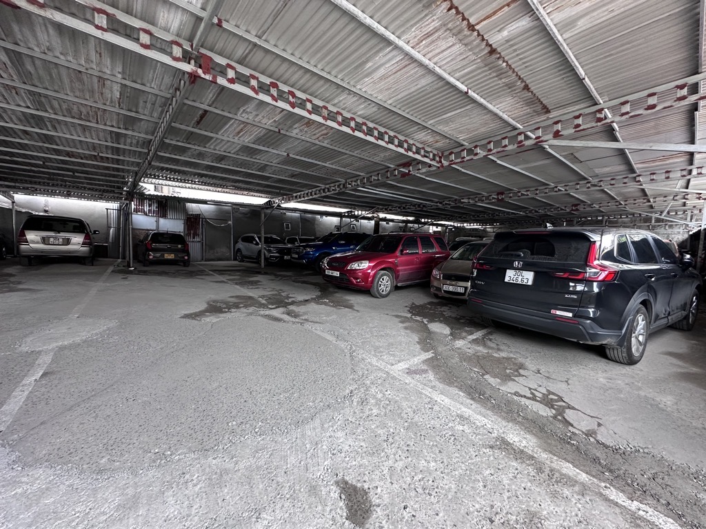 Bán nhà Lĩnh Nam - diện tích 404m2 1 tầng - ô tô đỗ ngày đêm - giá 24,2 tỷ