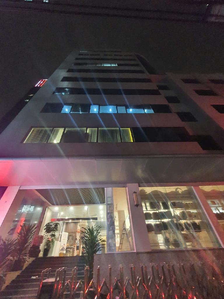 Bán nhà Đường Láng - diện tích 82m2 3 tầng - ô tô tránh - giá 24,2 tỷ