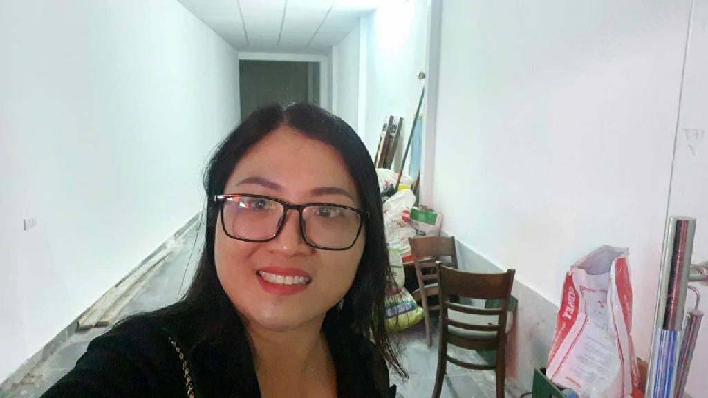 Bán nhà Đường Láng - diện tích 82m2 3 tầng - ô tô tránh - giá 24,2 tỷ