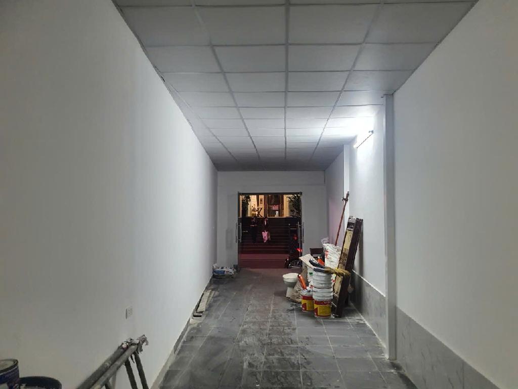 Bán nhà Đường Láng - diện tích 82m2 3 tầng - ô tô tránh - giá 24,2 tỷ