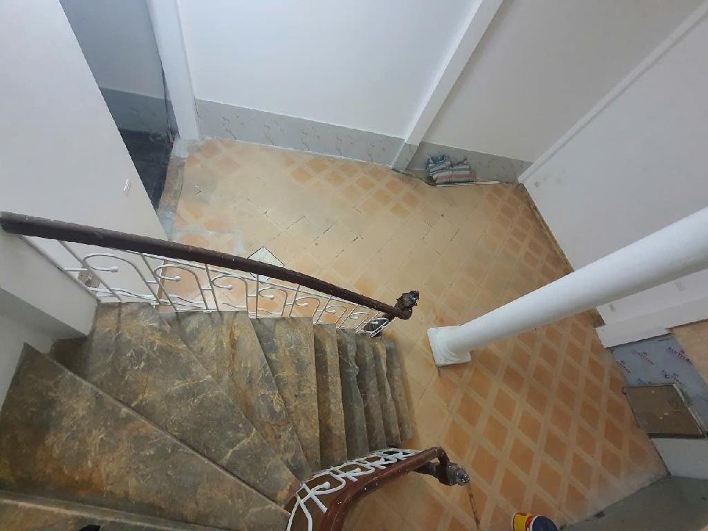 Bán nhà Đường Láng - diện tích 82m2 3 tầng - ô tô tránh - giá 24,2 tỷ