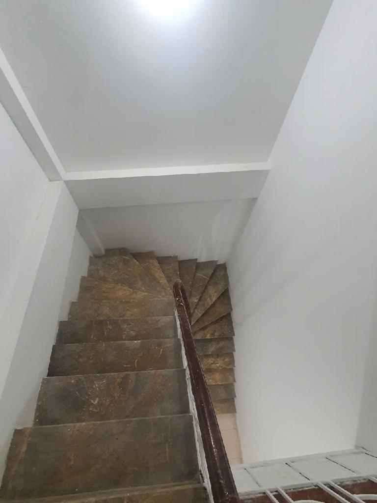 Bán nhà Đường Láng - diện tích 82m2 3 tầng - ô tô tránh - giá 24,2 tỷ