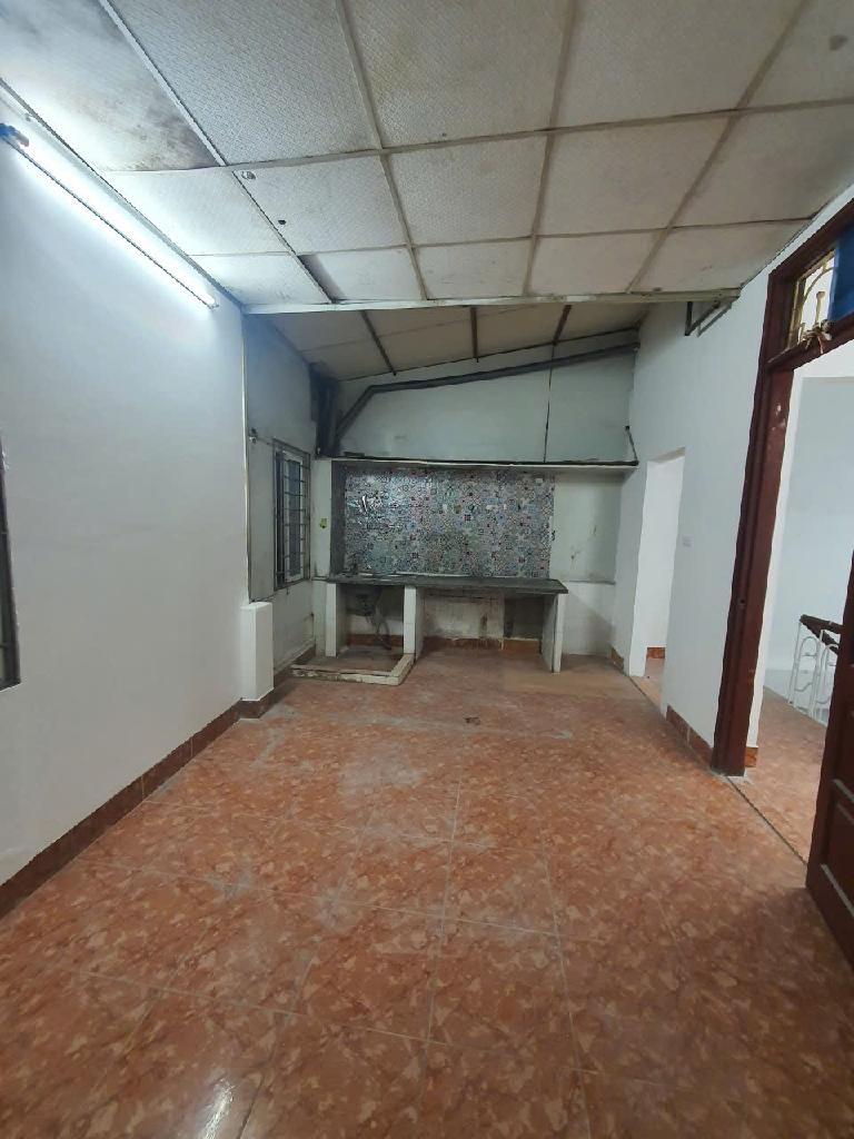 Bán nhà Đường Láng - diện tích 82m2 3 tầng - ô tô tránh - giá 24,2 tỷ