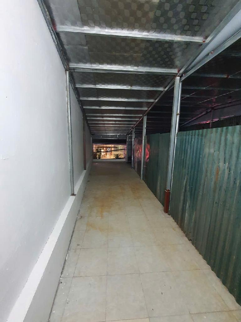 Bán nhà Đường Láng - diện tích 82m2 3 tầng - ô tô tránh - giá 24,2 tỷ