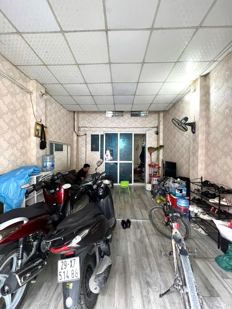 Bán nhà Nguyễn Xiển - diện tích 60m2 2 tầng - ô tô tránh - giá 6,5 tỷ