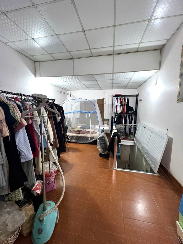 Bán nhà Nguyễn Xiển - diện tích 60m2 2 tầng - ô tô tránh - giá 6,5 tỷ