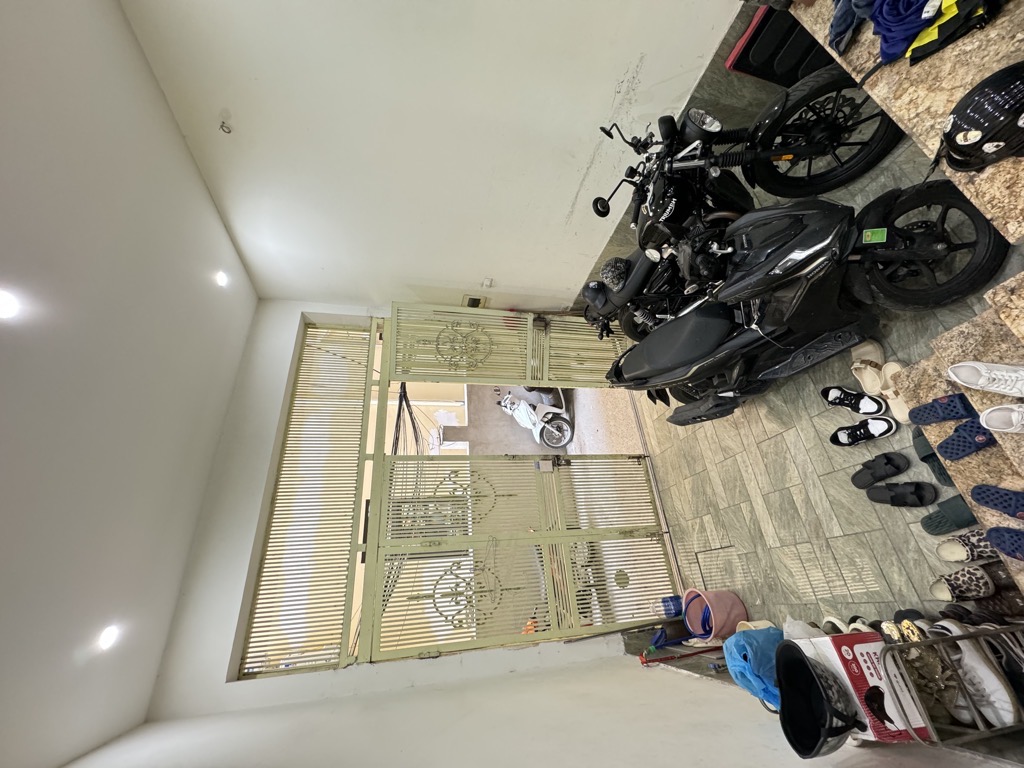 Bán nhà Tân Lạc - diện tích 41m2 6 tầng - Nhà tự xây kiên cố - giá 8,3 tỷ