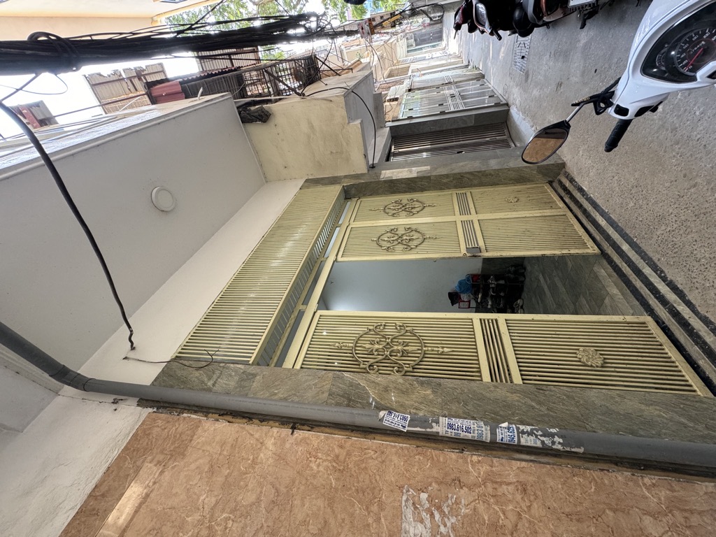 Bán nhà Tân Lạc - diện tích 41m2 6 tầng - Nhà tự xây kiên cố - giá 8,3 tỷ