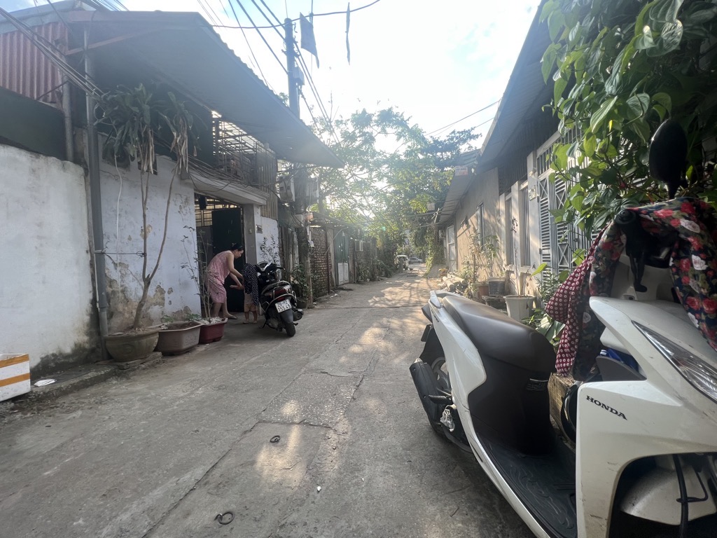 Bán nhà Tân Mai - diện tích 60m2 2 tầng - Ngõ ô tô đỗ cửa - giá 9 tỷ