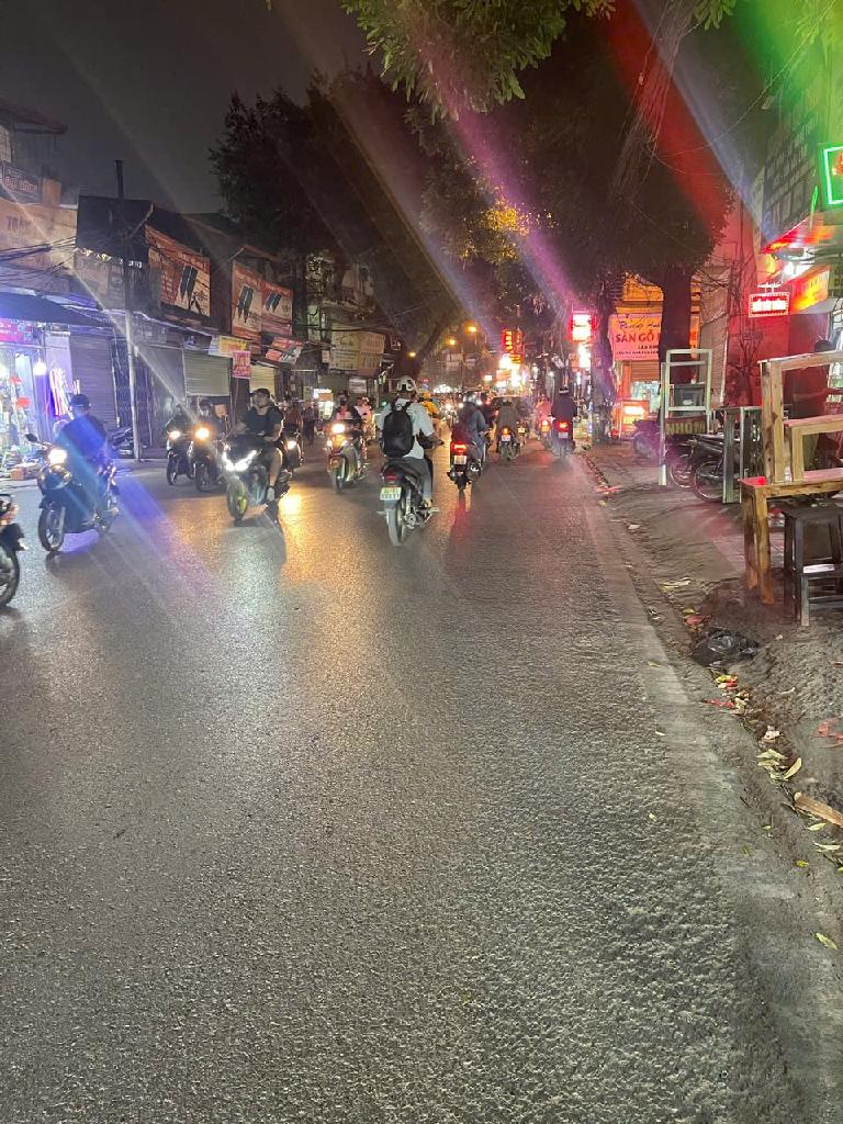 Bán nhà Đê La Thành - diện tích 19,9m2 2 tầng - Ô tô tránh - giá 8,6 tỷ