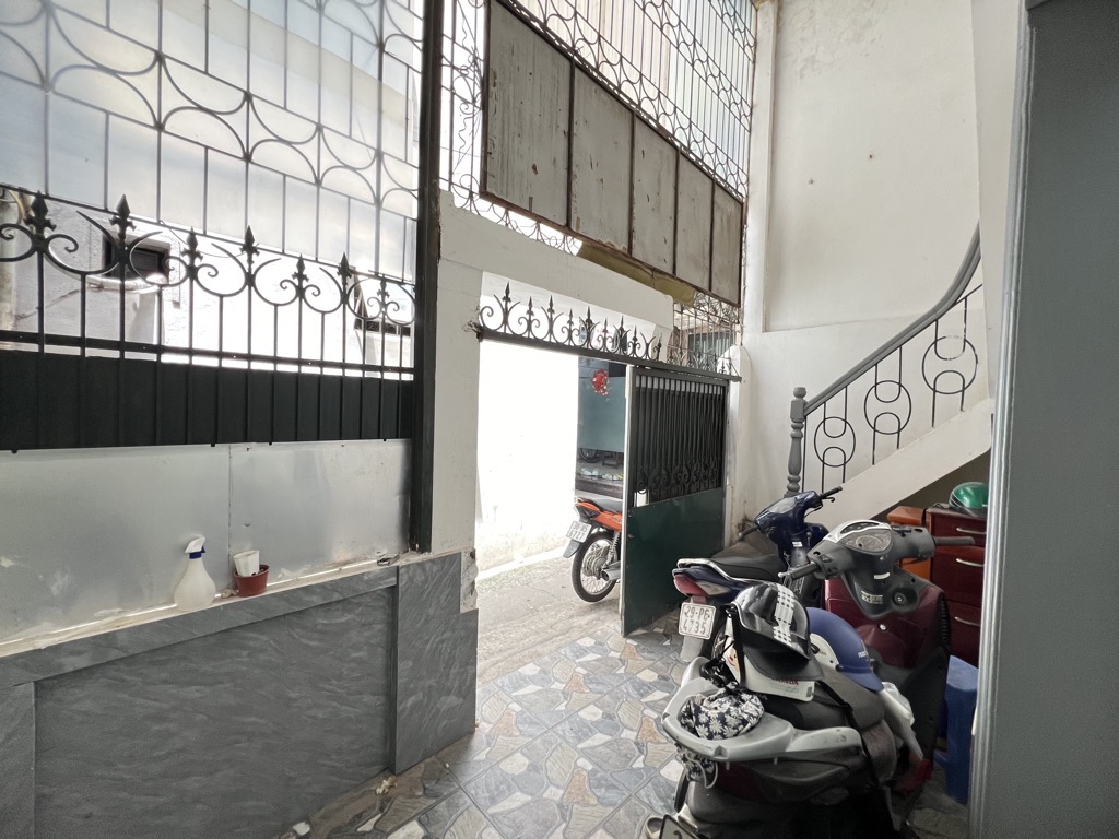 Bán nhà Ngõ Mai Hương - diện tích 56m2 3 tầng - lô góc, gần phố - giá 11,5 tỷ