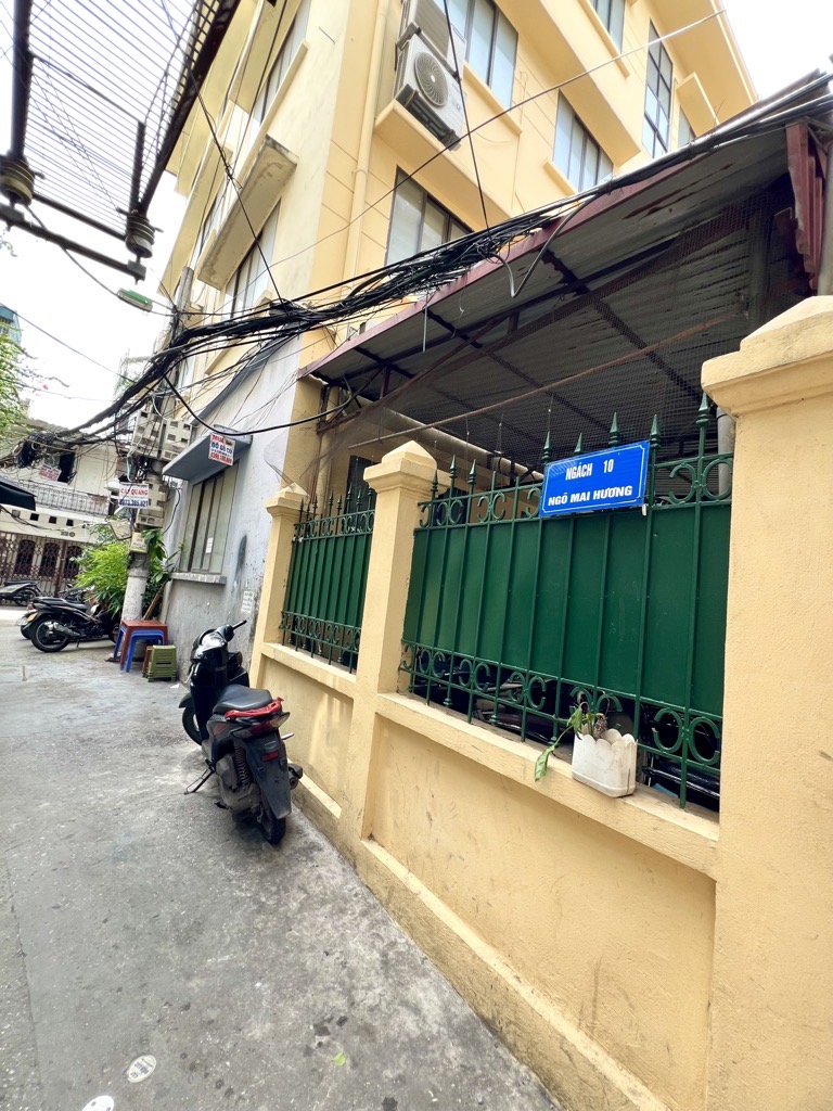 Bán nhà Ngõ Mai Hương - diện tích 56m2 3 tầng - lô góc, gần phố - giá 11,5 tỷ