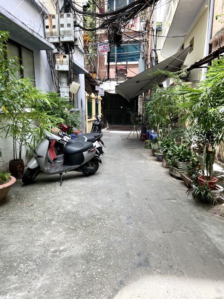 Bán nhà Ngõ Mai Hương - diện tích 56m2 3 tầng - lô góc, gần phố - giá 11,5 tỷ