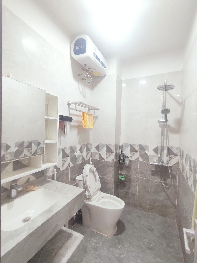 Bán nhà Bùi Xương Trạch - diện tích 40m2 5 tầng - ô tô tránh - giá 7,8 tỷ