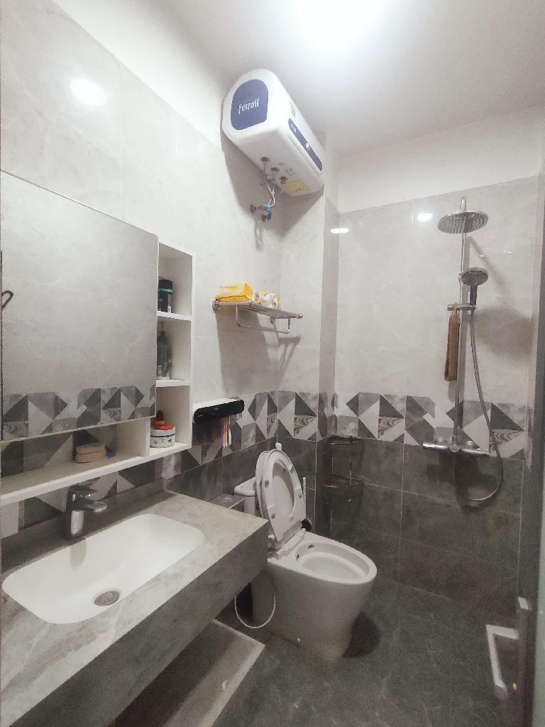 Bán nhà Bùi Xương Trạch - diện tích 40m2 5 tầng - ô tô tránh - giá 7,8 tỷ