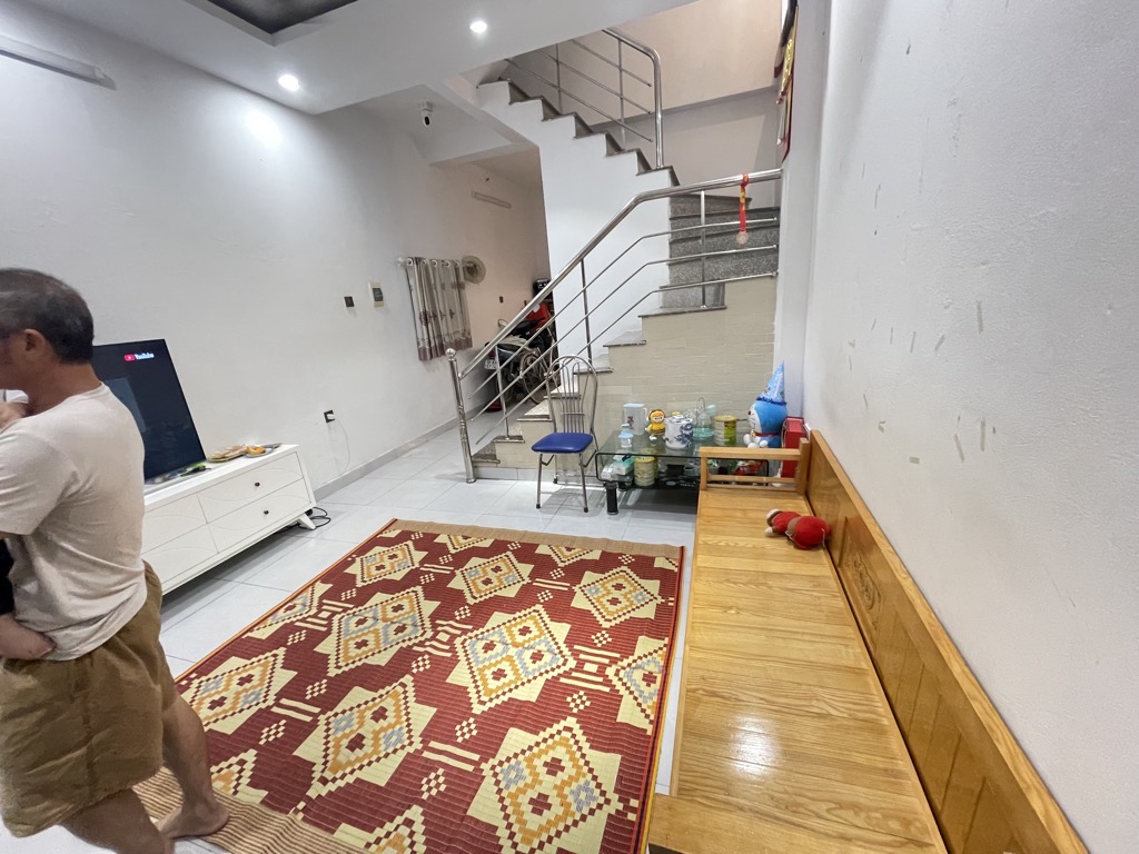 Bán nhà Định Công Hạ - diện tích 38m2 3 tầng - Ô tô đỗ cửa - giá 3,4 tỷ