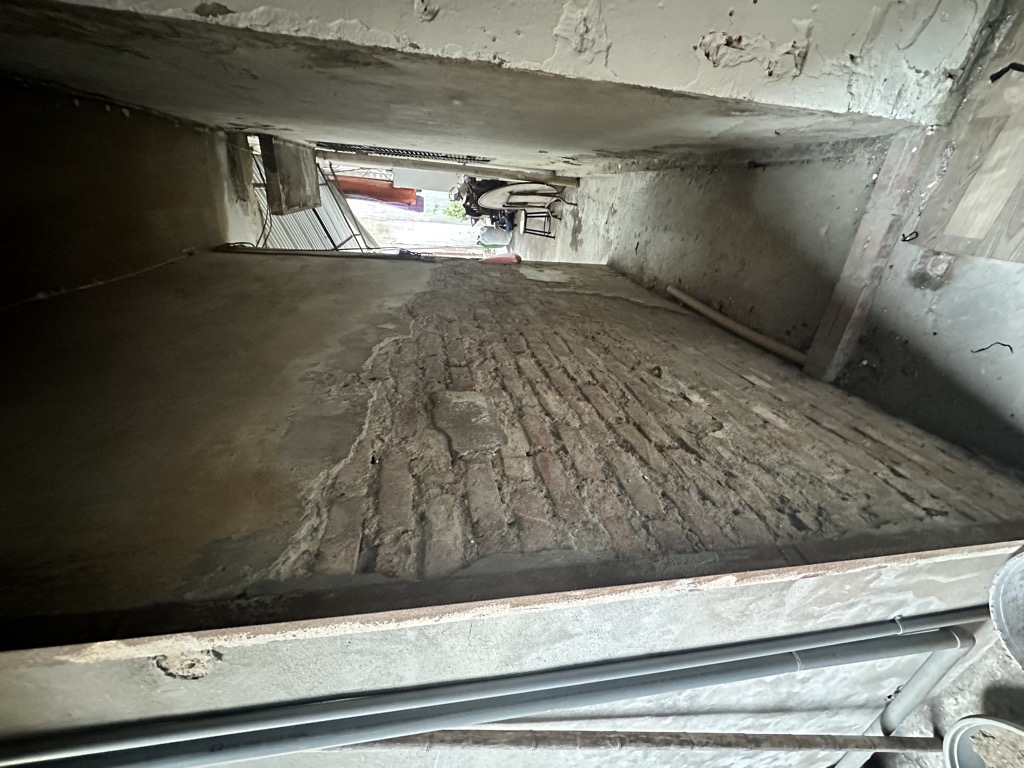 Bán nhà Gốc Đề - diện tích 74m2 2 tầng - ô tô tránh - giá 15,8 tỷ