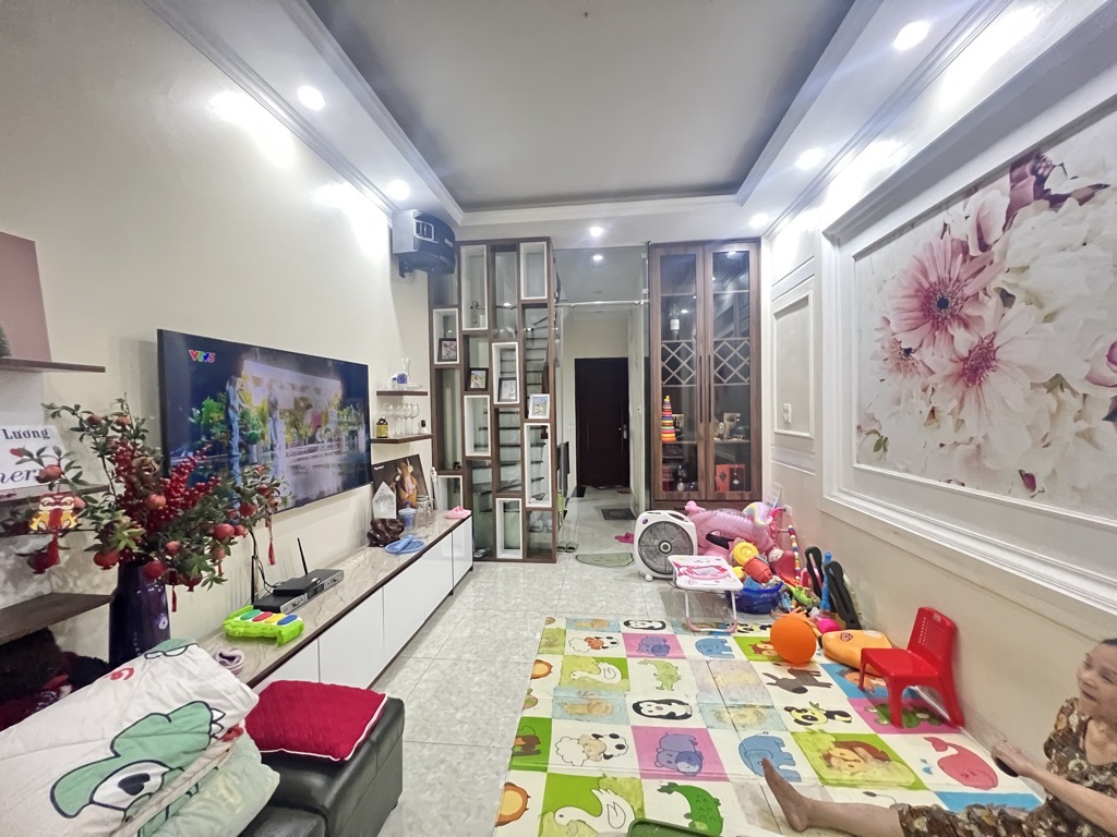 Bán nhà Định Công Thượng - diện tích 36m2 5 tầng - Nhà xây mới chắc chắn, thoáng trước sau - giá 12,6 tỷ