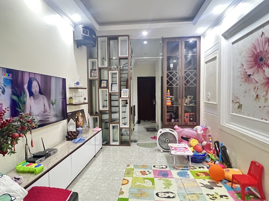 Bán nhà Định Công Thượng - diện tích 36m2 5 tầng - Nhà xây mới chắc chắn, thoáng trước sau - giá 12,6 tỷ