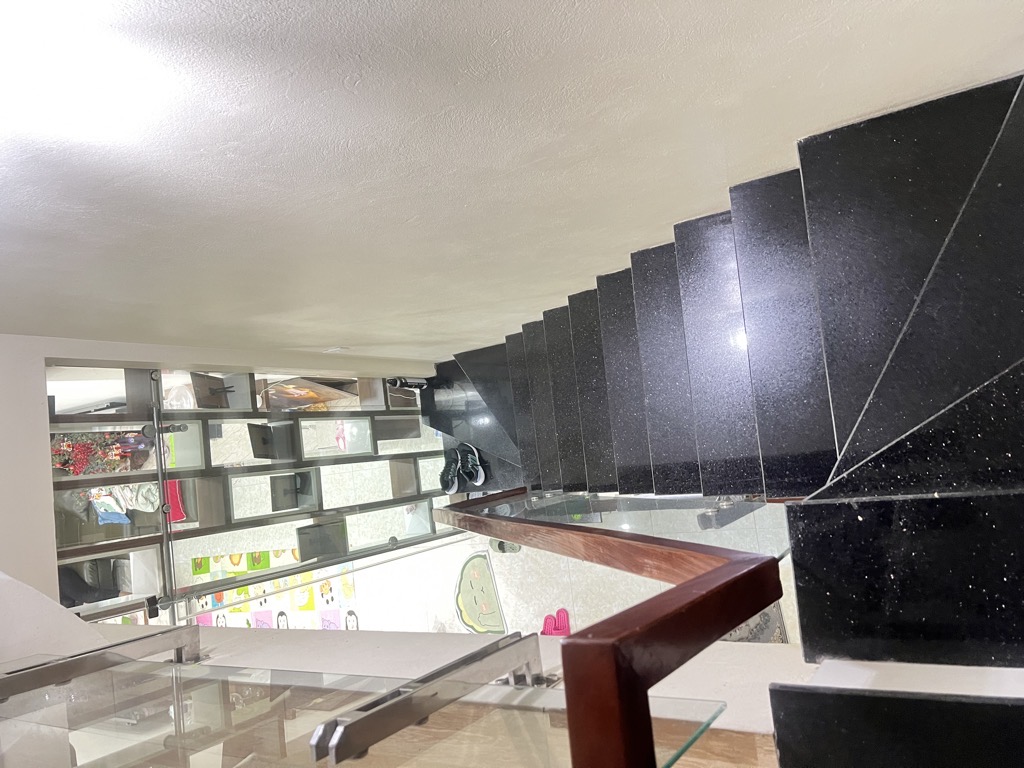 Bán nhà Định Công Thượng - diện tích 36m2 5 tầng - Nhà xây mới chắc chắn, thoáng trước sau - giá 12,6 tỷ