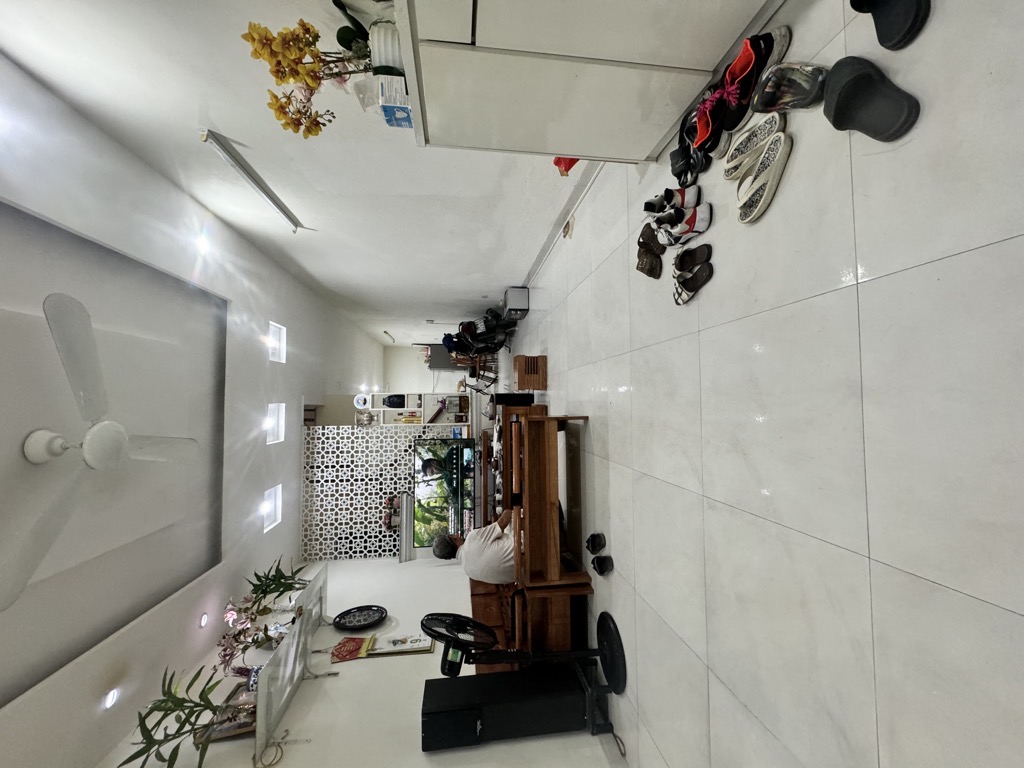 Bán nhà Đông Thiên - diện tích 43m2 2 tầng - ô tô đỗ cửa - giá 3,3 tỷ