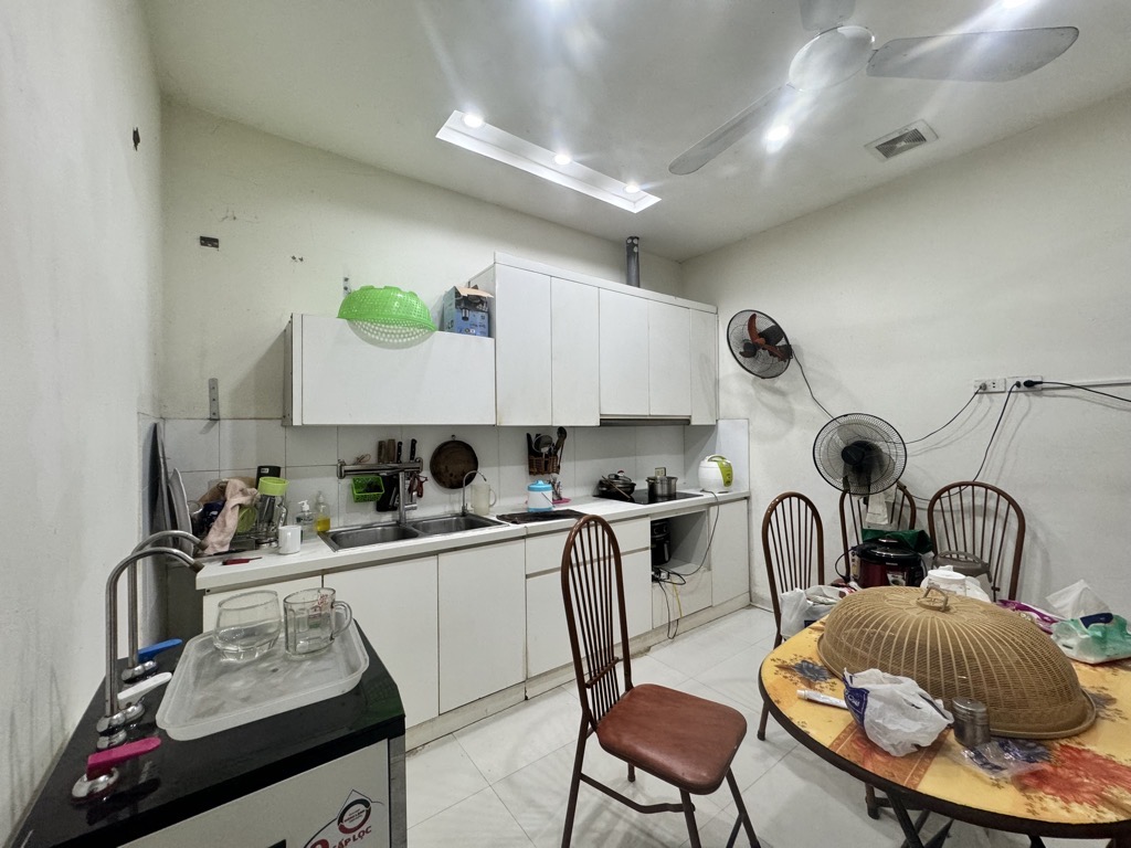 Bán nhà Đông Thiên - diện tích 43m2 2 tầng - ô tô đỗ cửa - giá 3,3 tỷ